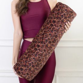   Jóga henger Premium Tönkölyhéj párna 70x20 cm + Art Deco Collection huzat (Ruby Wine)