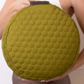   Kerek Premium Tönkölyhéj ülőpárna 36x12 cm + Bombay Collection steppelt huzat - Olive Green